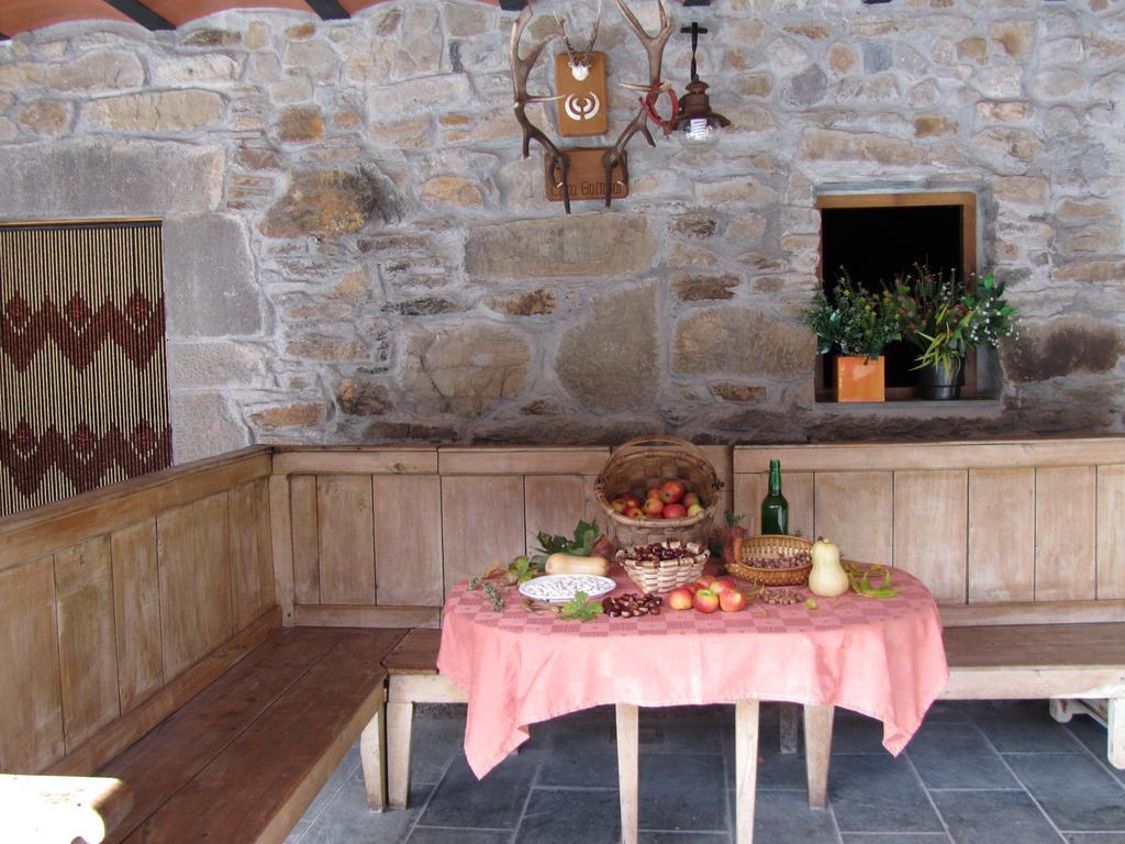 Apartamentos Rurales Casa Baltasar Monasterio De Hermo Extérieur photo