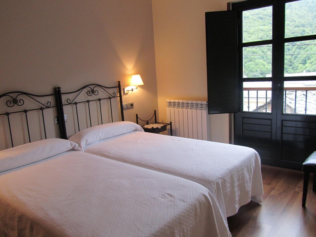 Apartamentos Rurales Casa Baltasar Monasterio De Hermo Chambre photo