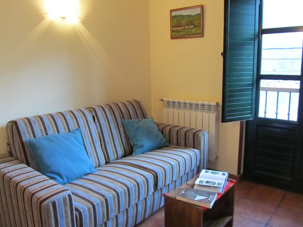 Apartamentos Rurales Casa Baltasar Monasterio De Hermo Extérieur photo