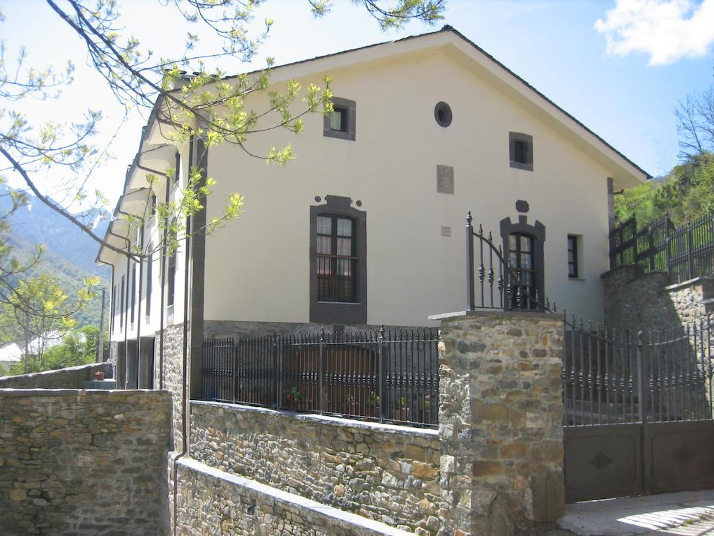 Apartamentos Rurales Casa Baltasar Monasterio De Hermo Extérieur photo